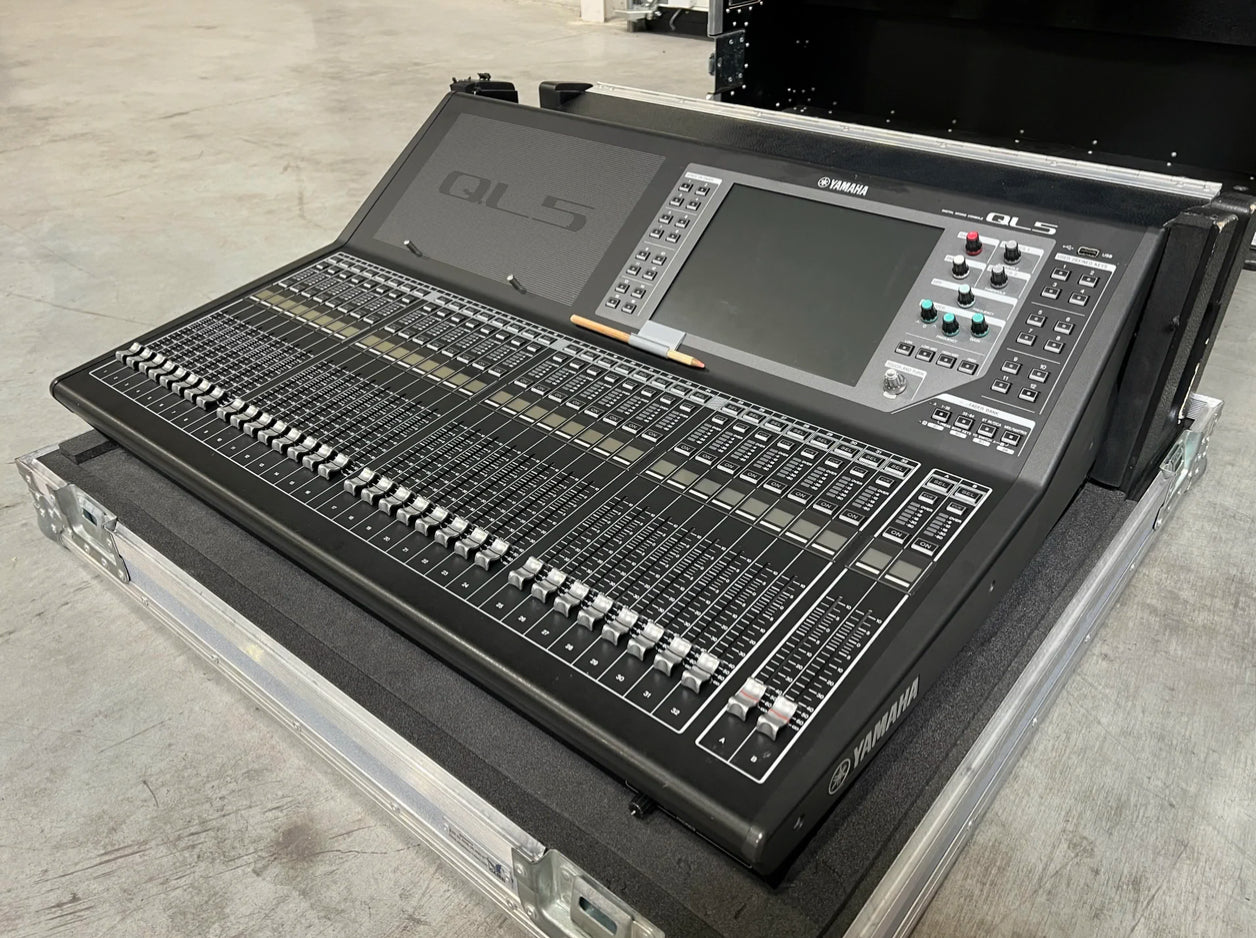 Yamaha QL5 incl. case (2x)