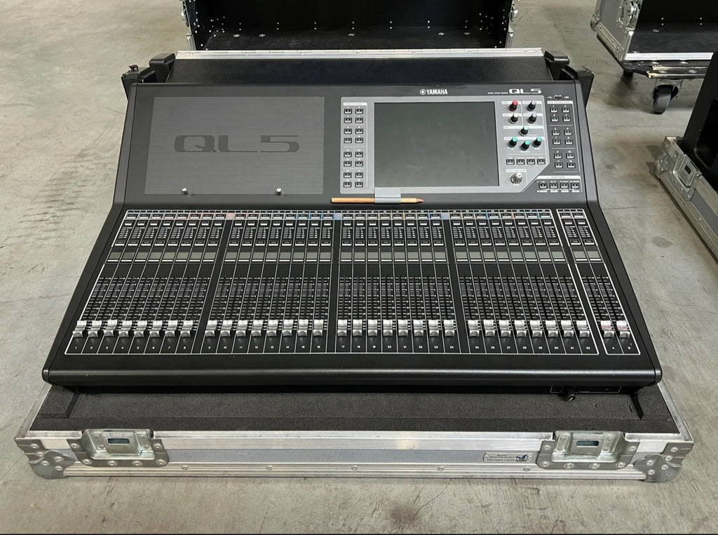 Yamaha QL5 incl. case (2x)