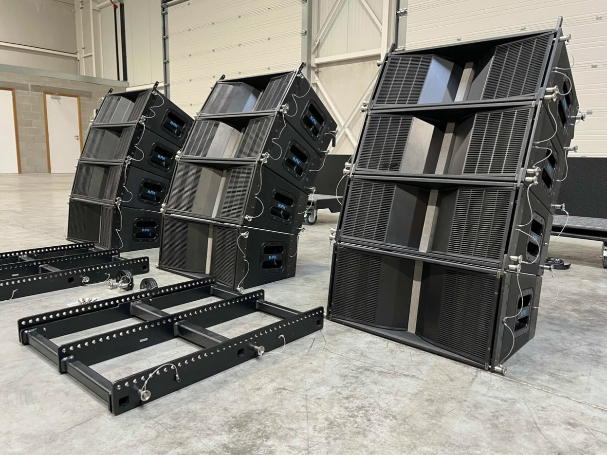 KME PANO line array: 8x QL906 + 4x QL1215 + 2x frame