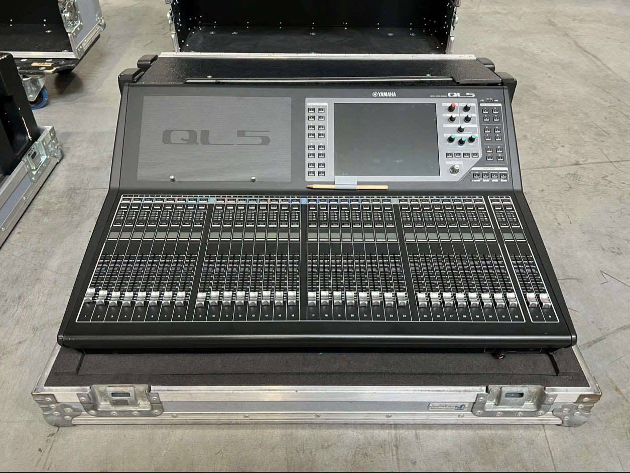 Yamaha QL5 incl. case (2x)