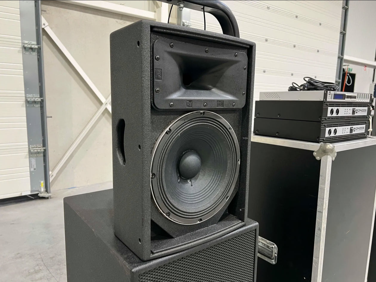 Electro-Voice (EV): 2x Rx118S 2x PX1122M 2x CP4000S 1xDC-One